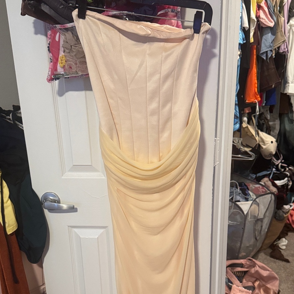 Elegant Cream Strapless Dress never worn